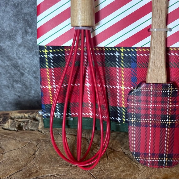 CWC Cook With Color Happy Holidays 3pc Baking Set Plaid Apron Spatula Whisk - Picture 3 of 7